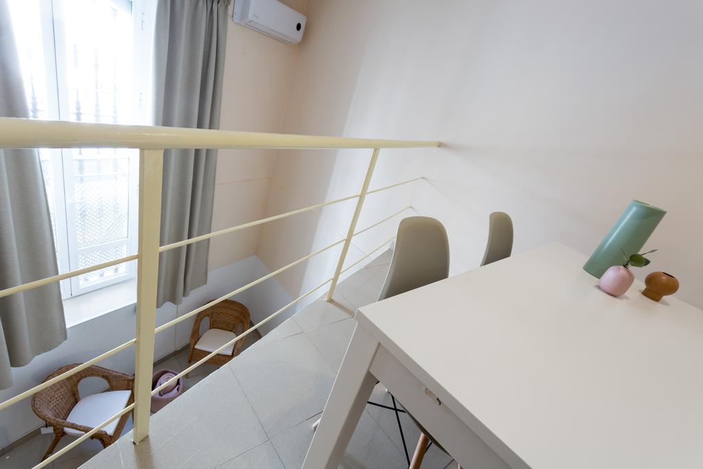 Apartamentos Diaber Gerona 22 Seville Luaran gambar