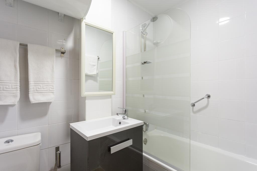 Apartamentos Diaber Gerona 22 Seville Luaran gambar