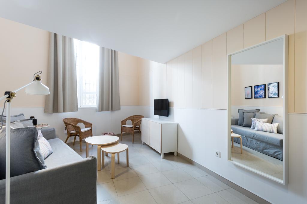 Apartamentos Diaber Gerona 22 Seville Luaran gambar
