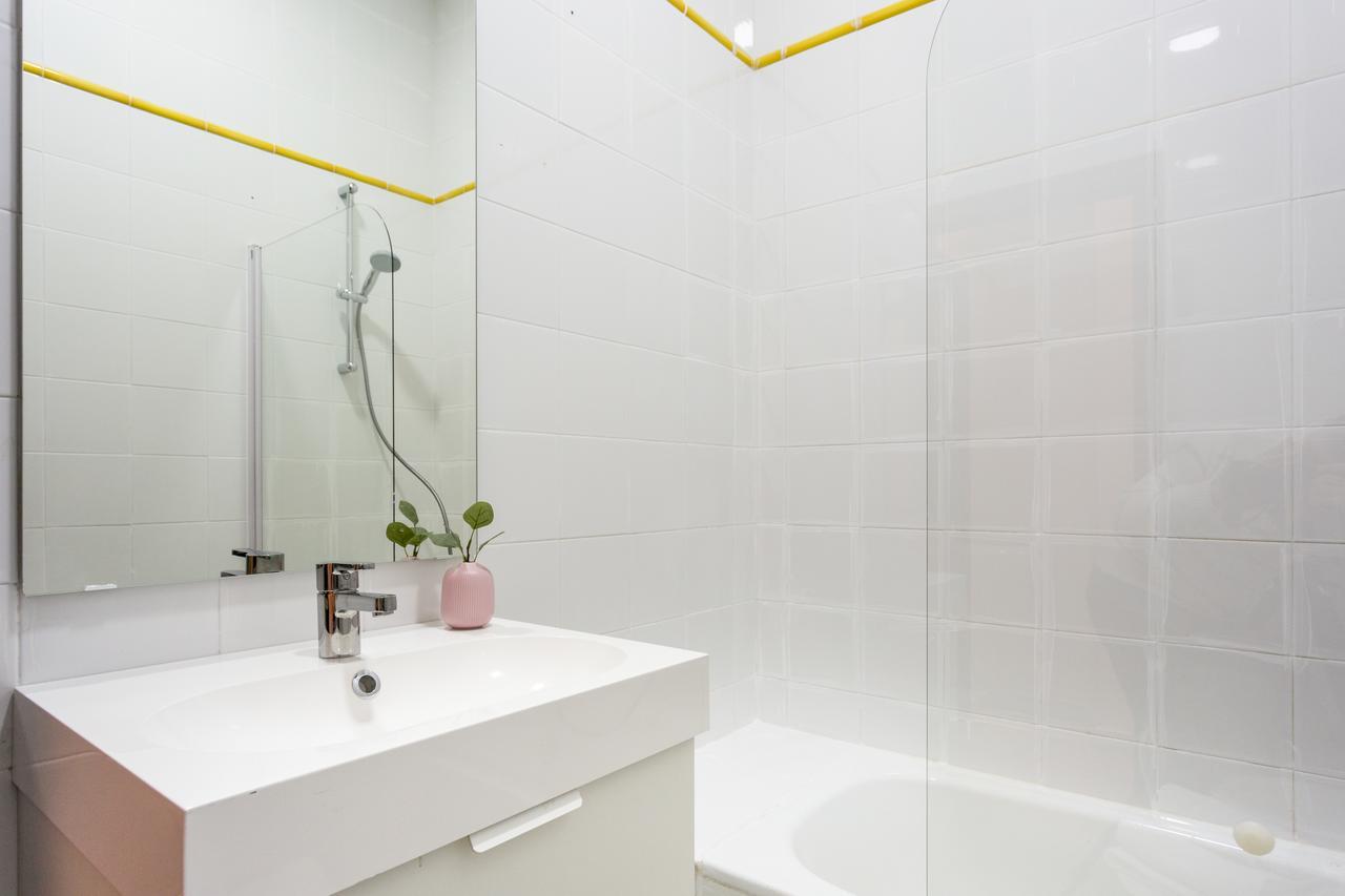 Apartamentos Diaber Gerona 22 Seville Luaran gambar